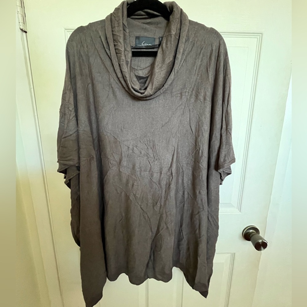 Line short sleeved ,funnel neck poncho. Size M Colo brown